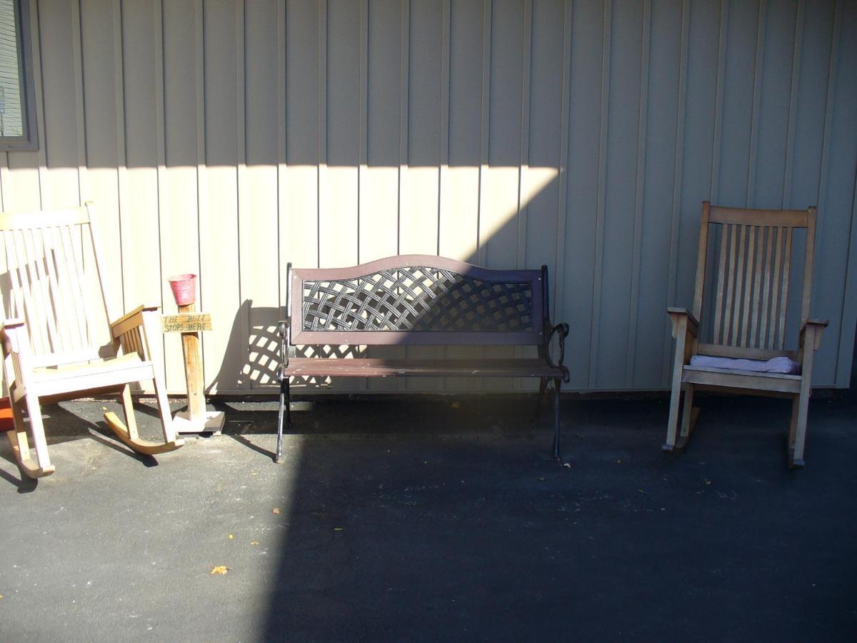 Villager Motel & Glen Manor Estate Watkins Glen Room photo